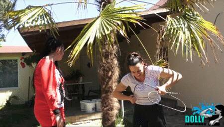 Dolly vs Kitana iron bending