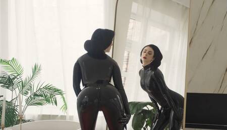 Mistress enjoys her latex in the mirror (4K)