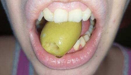 I chew big olives