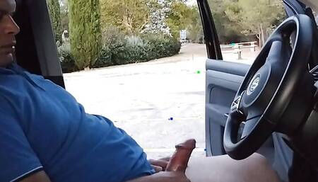 Handjob in the car while relaxing on the track Grenoble - Marseille