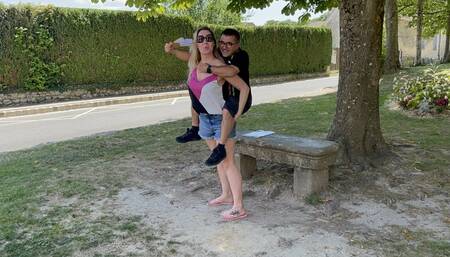 Little french fan - Goddess Grazi in Amazon