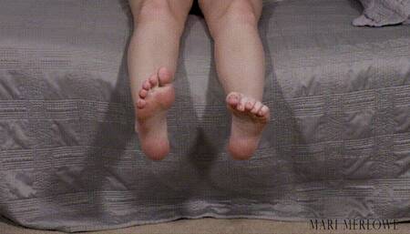 Feet Scrunching Wiggling and Playing - Mari Merlowe MP4 4k HD