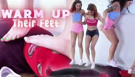 Fina & Onyx Warm Up Their Feet UHD