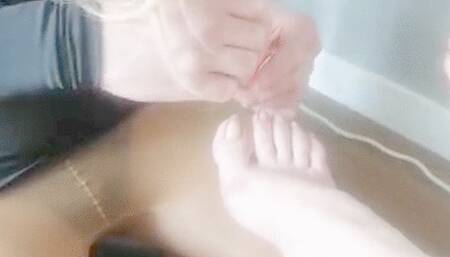 Köleme oje sürmesini ö?retiyorum