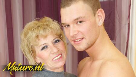 Indescribable amateur - pussy licking scene - Mature NL