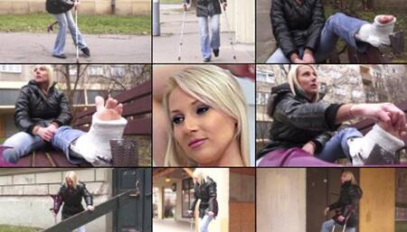 Viktoria Term SLWC with Heel Bar Crutching and Cast Sock Issues with Foot Massage (in HD 1920X1080)