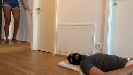 Goddess Annabelle uses her slave as a doormat