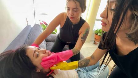 Rubber Gloved Thieves: Mara & Luana ambush Simona