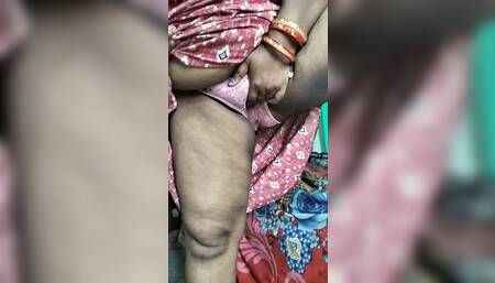 Secret affair with Indian house wife during change her dress after shower