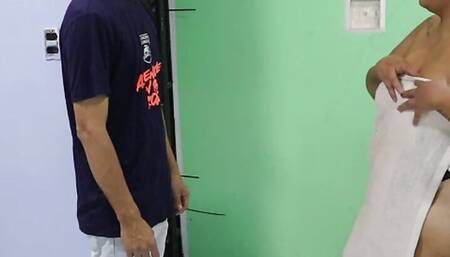 Pizza delivery guy fucks a big ass woman