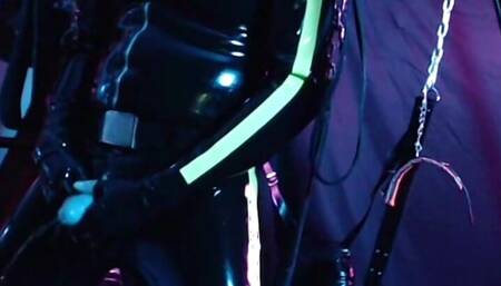 Rubberboy sex-toy-fuck and pissing in sling