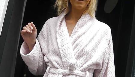 Helping Out a Younger Neighbour (dutch Speaking)