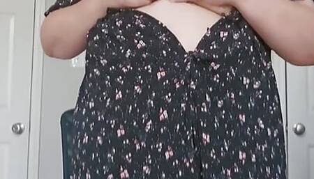 BBW Mastubates in Fishnets