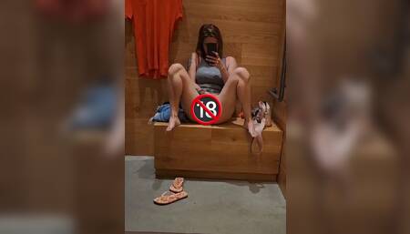 Getting naughty in the fittingroom ❤️‍????????