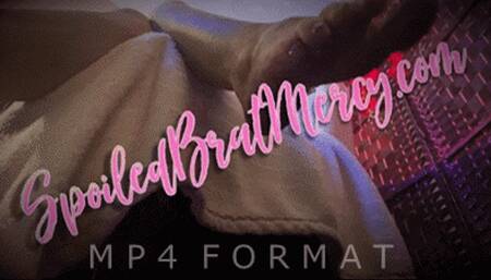 Little Feet From Below (HD) MP4