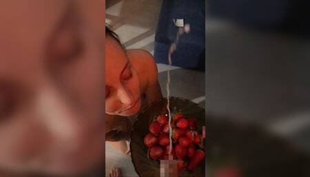 ???? EATING CUM ON STRAWWBERRIES ????