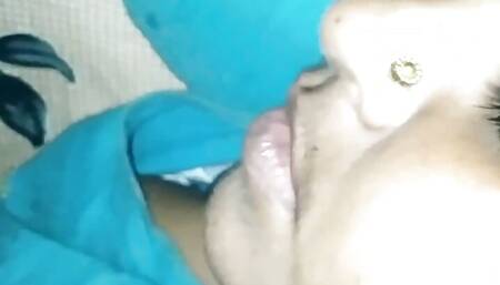 Horny stepbrother puts his big cock in his stepsister's mouth until it fills her with cum - Porn in Spanish