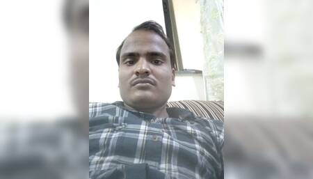 Aaj pahli bar thuk lagakar main mutha mara