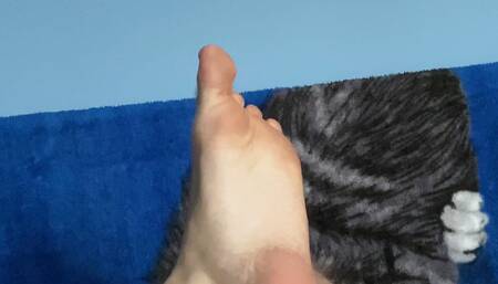 My feet's and cut blanket so cute