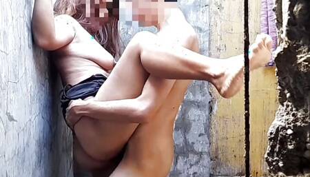 Amature filipina wife get fuck hard & doggystyle by his lover after the party.
