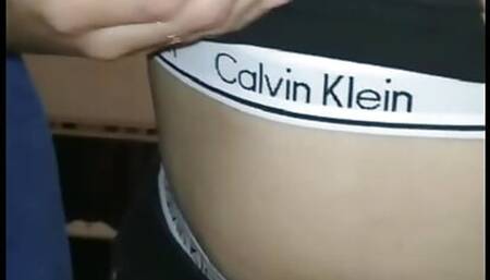 Bent alger sghira w labsa Calvin Klein w t7ok sawatha