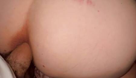 Mature MILF shows how she knows how to do blowjob and substitutes her ass for anal sex