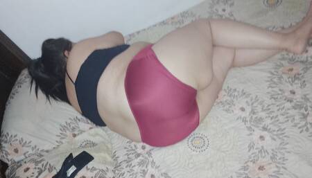 I find my stepmother in her underwear and I masturbate with her giant ass