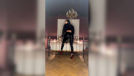 Kiss my latex coverd ass before I tie you up to this bed ????