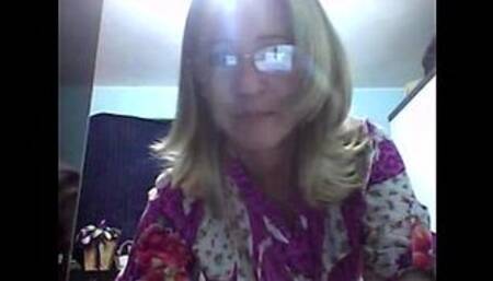 Married exhibitionist on webcam!