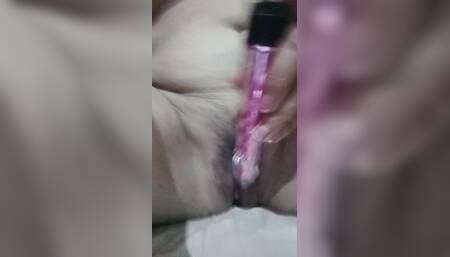 Bored and horny and this feels SOOO good!!