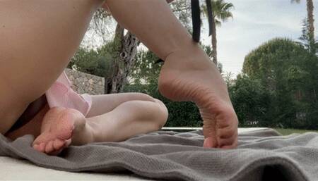 Barefoot Babe - Wrinkly Ballerina Soles Tease