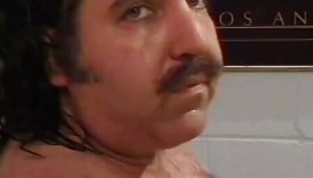 Experienced hunk nails busty ebony's wet pussy in bed