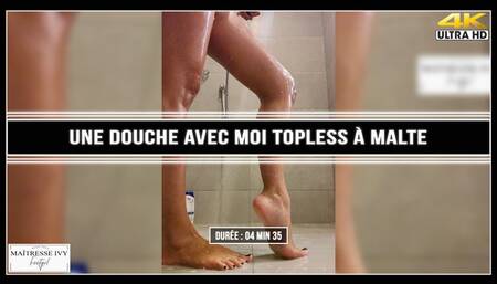 Une douche avec moi topless à Malte 4K