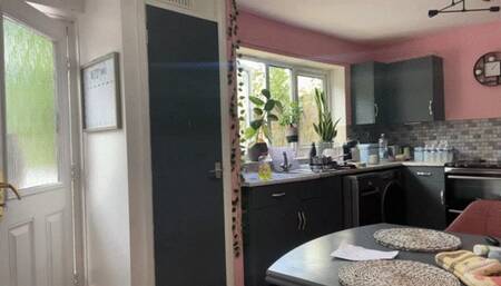 Nosey Neighbour finds herself in a Gaguation