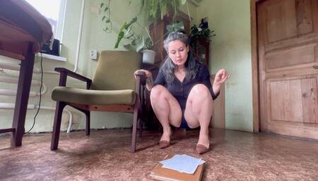 sexy legs in a squat wmv