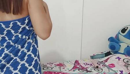 I hide to watch my stepsister while she comes out of the shower and it makes me very horny