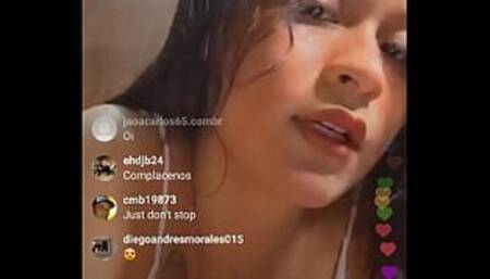 Venezuelan prepaid esthefania17 strips naked on instagram for earning likes