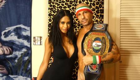 KING of INTERGENDER SPORTS STUNNING BOMBSHELL BABE IN MAN VS WOMEN MATCH KISSING & NUDITY