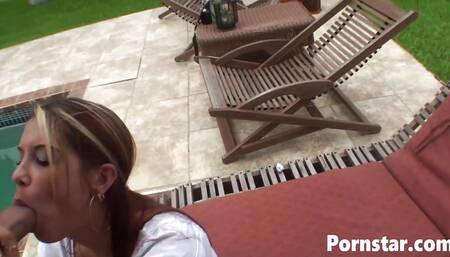 Amateur babe Cherry Lane enjoys outdoor interracial sex