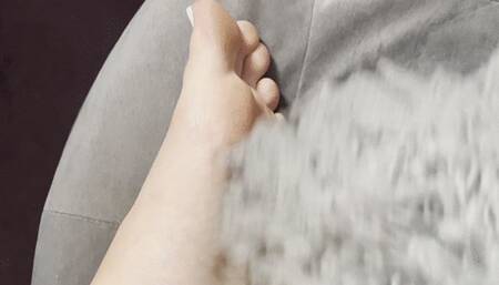 Tickely feet and nose