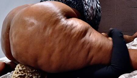 Smaller girl Squashed in ssbbw Sinqe's huge heavy donk