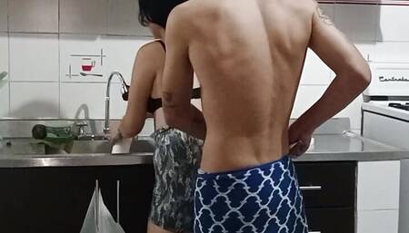 My stepsister Criss cooks and I end up eating her pussy