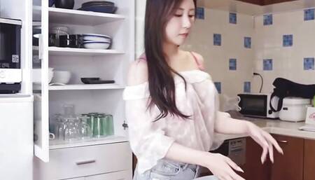 Skinny Japanese cheating with her sister 's big dick husband