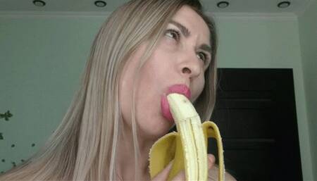 Swallowing a banana MP4 HD 720p