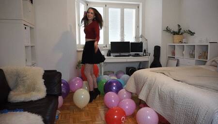 Saskia heel pops many many baloons
