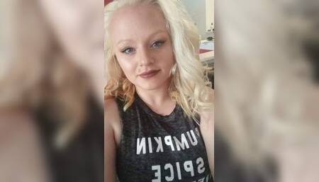 Sammi Love Shakes Her Ass