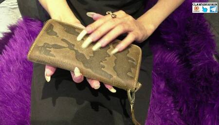 10 mins of scratching leather