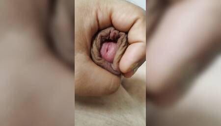 Jerk off in extreme close-up