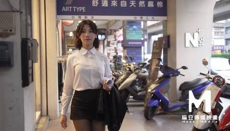 Japanese oiled doll Zhou Ning knows how to fuck with a big cock