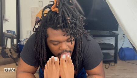 "Treasure Foot Servant Worships Her Feet"